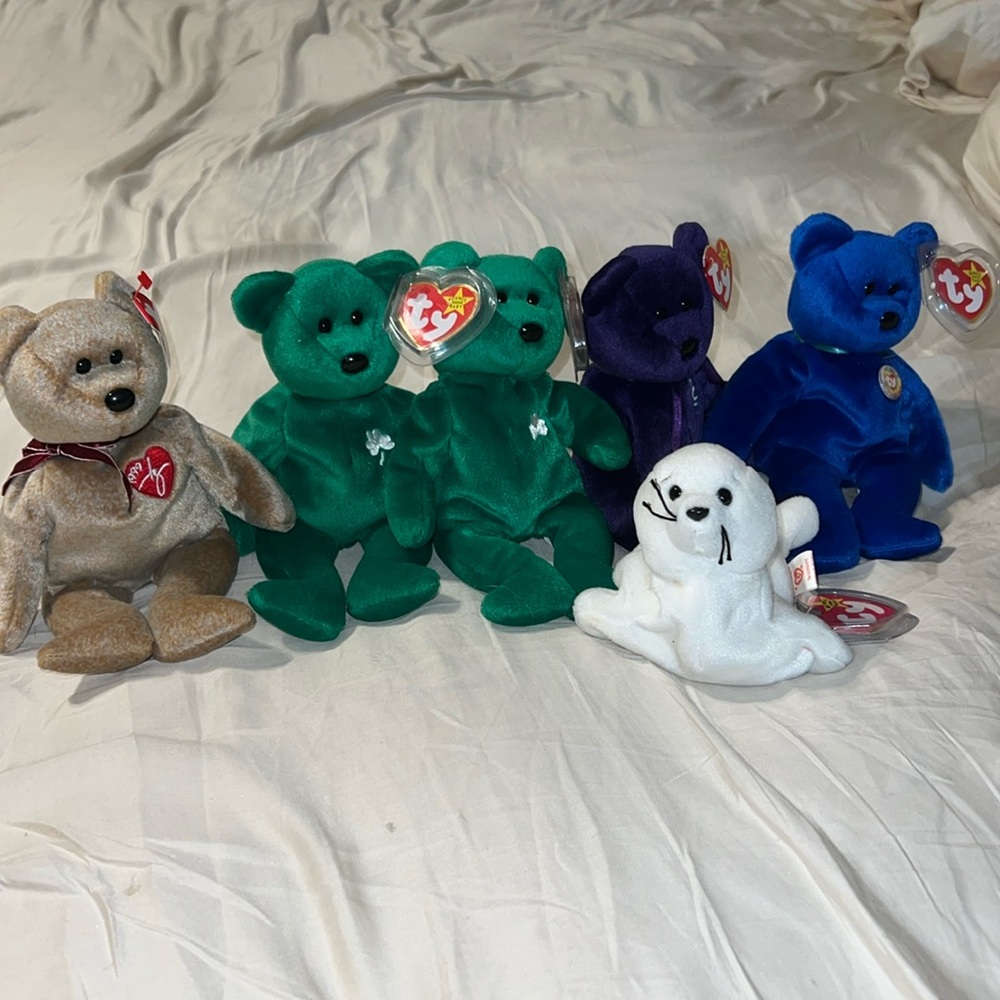 Lot of 6 Beanies